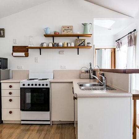 Kowhai Cottage & Studio Raglan Exterior photo