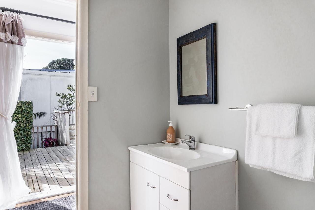 Kowhai Cottage & Studio Raglan Exterior photo